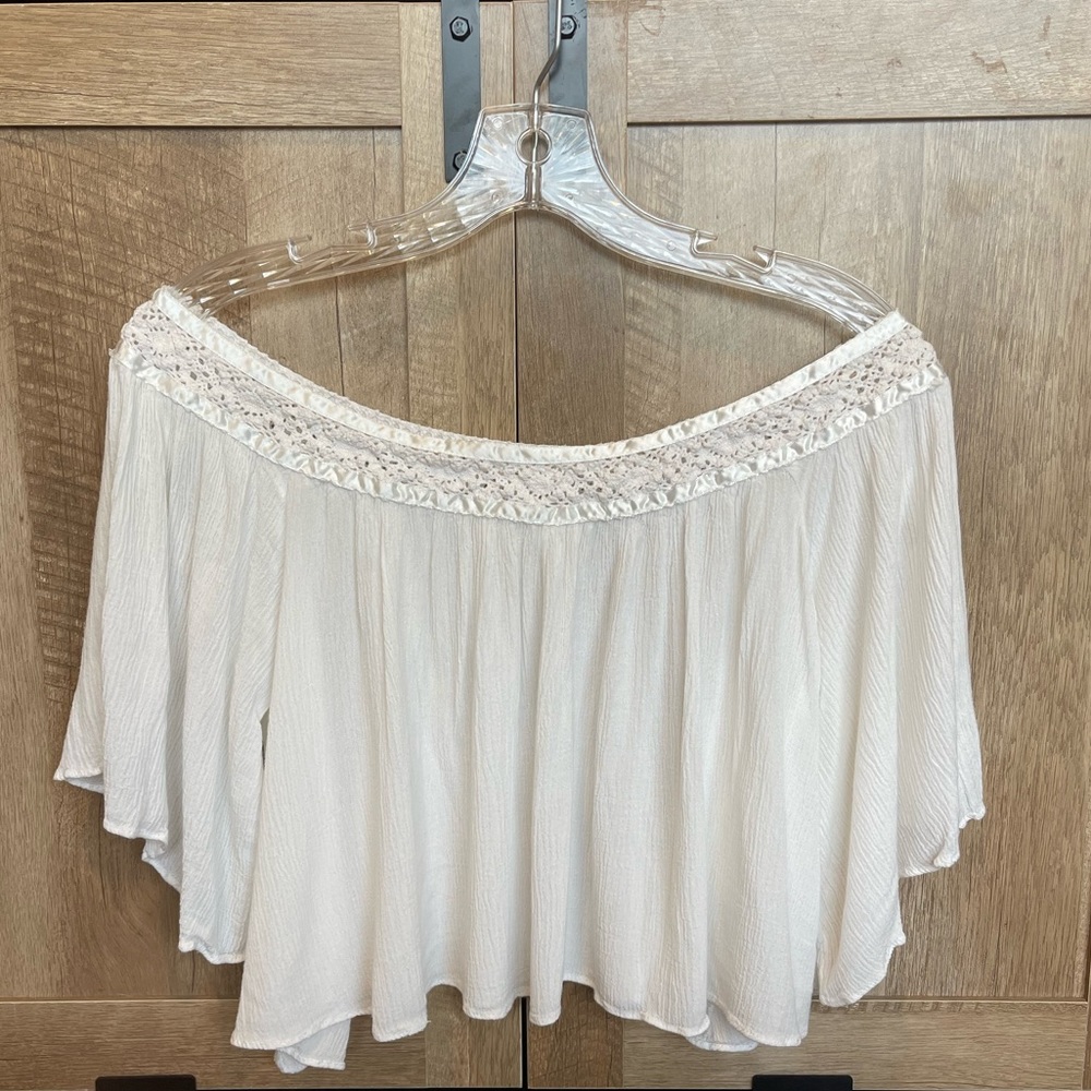 White Off the Shoulder Millau Flowy Blouse w Sleeves - XS